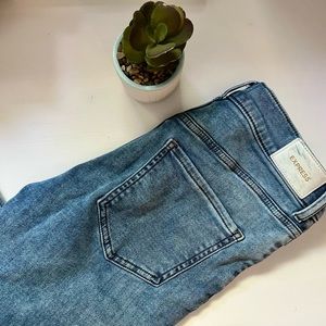 Express Skinny High Rise Jean Size 2s Distressed Knee Like New